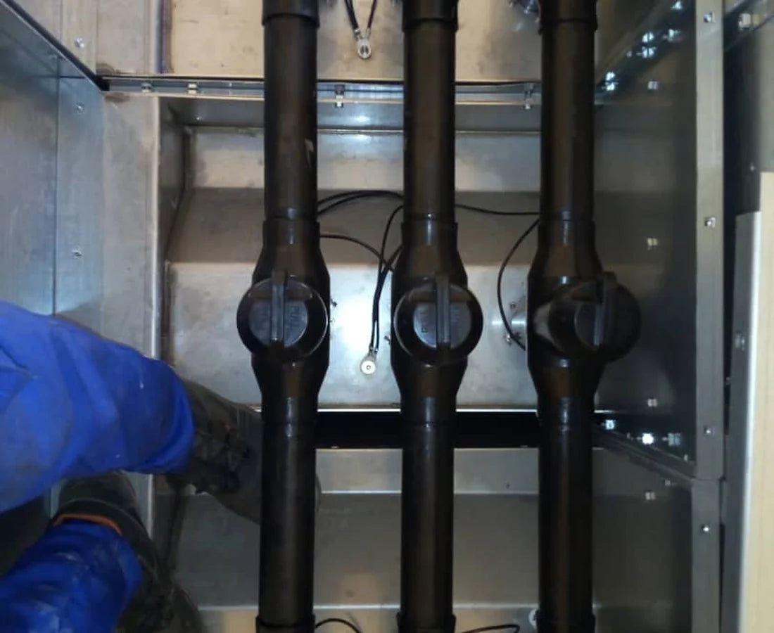 Jeux de barres dans une armoire électrique